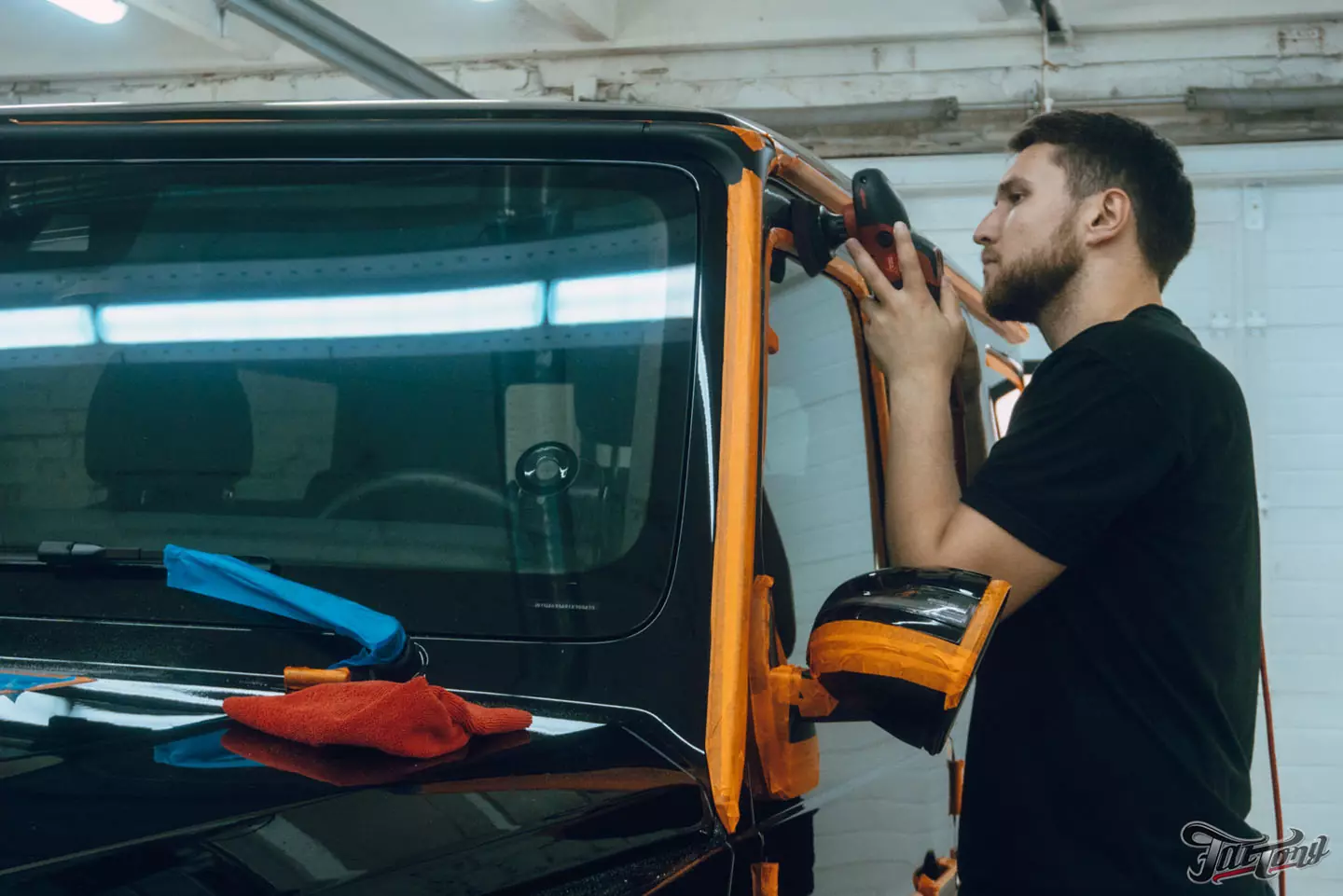 Побортная стереосистема с двумя усилителями на Mercedes G-class. Карбон в салоне. Полировка и керамика кузова, оклейка лобового стекла